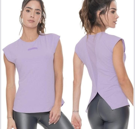 Camiseta con abertura en la cola